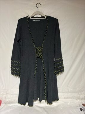 Laura Hlavac duster with Olive Ruffle Trim